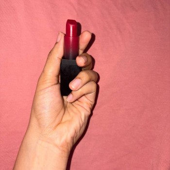 Cosmetic  hand shot